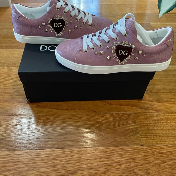 Dolce & Gabbana Sneakers in a mauvy pink with red velvet heart in size 37 - Picture 4 of 12